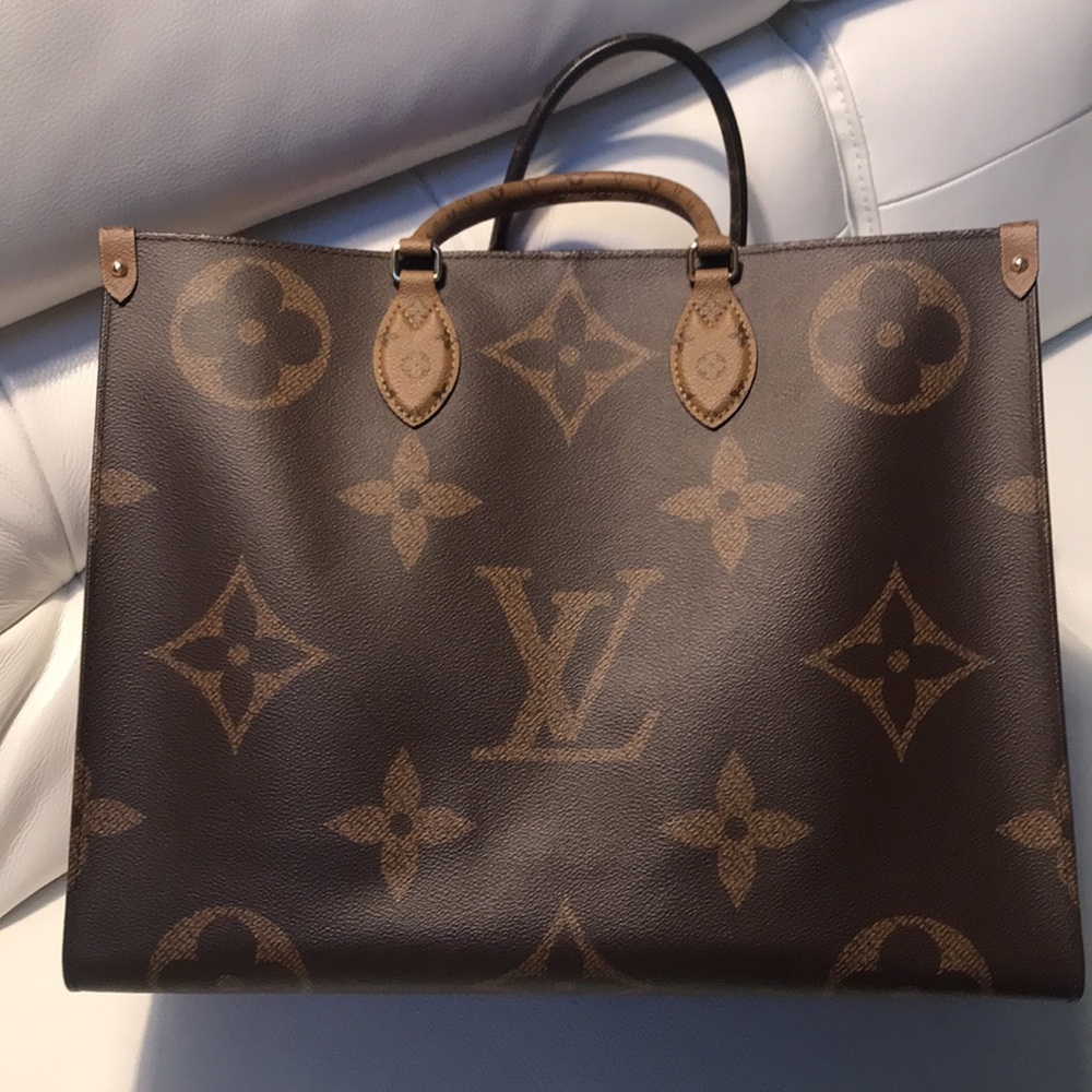 SOLD! Gorgeous Authentic Louis Vuitton Big Reverse Bag / Tote ๐. Like New. - Picture 5 of 16
